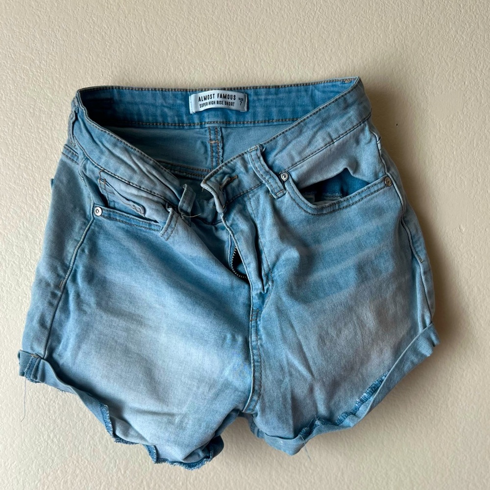 Almost Famous Super High Rise Shorts (Size 7)